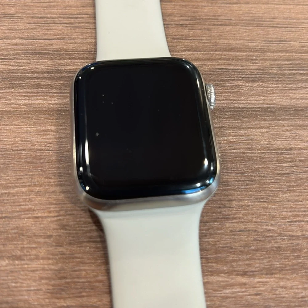Apple Watch 5 - Picture 2 of 11